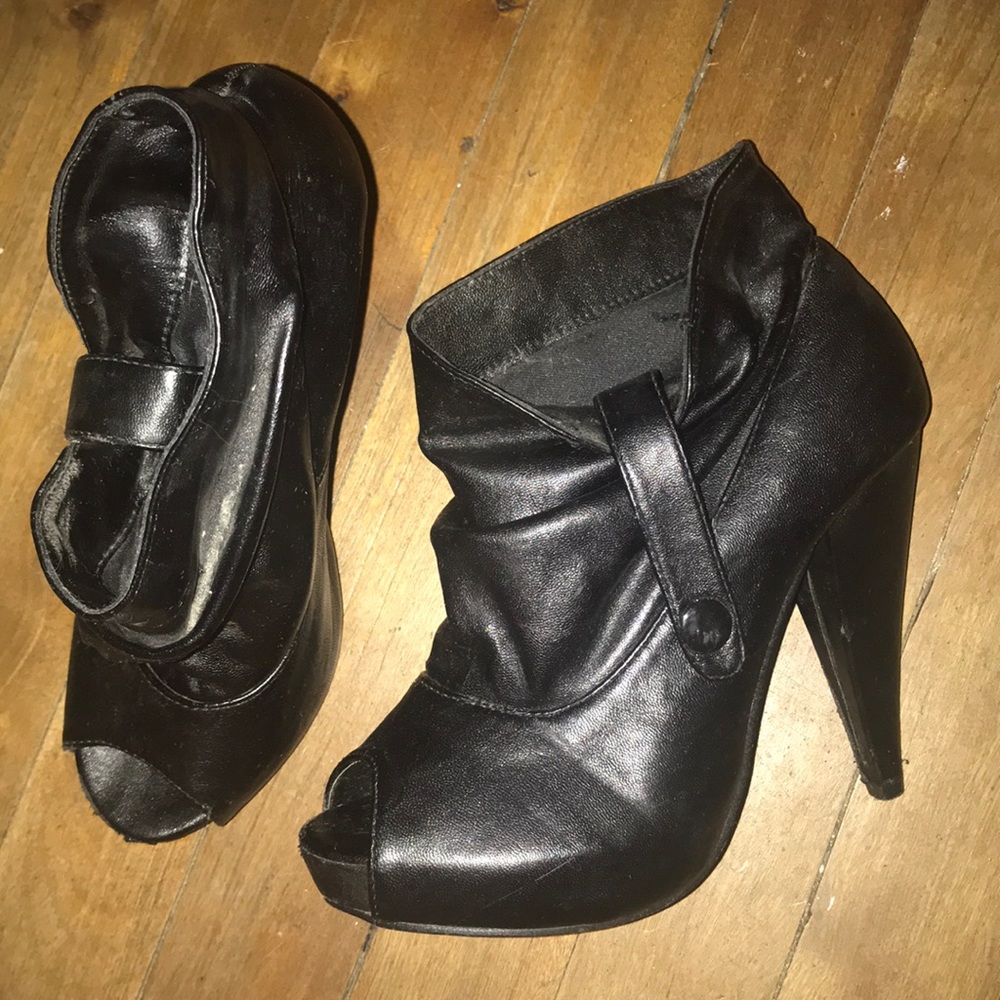 Black heeled booties